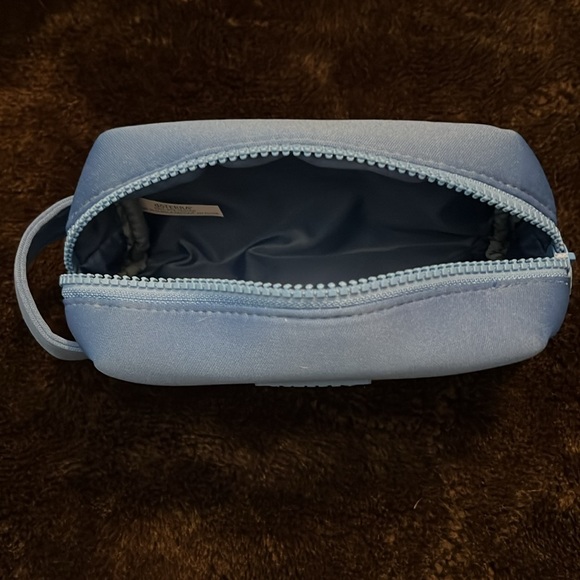 NWOT - 💜💧DoTERRA Blue Oil Holder💙🩵💙 bundled with 4 DoTERRA Magnets 🧲 - Picture 5 of 7